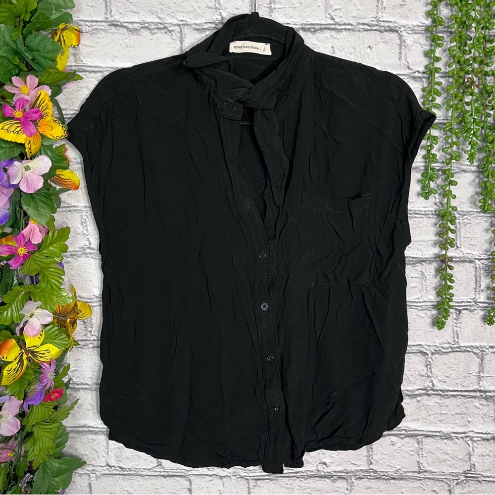 ,,🌸5/$25🌸Pepper Place Design Cap Sleeve Black Button Down Blouse Size Small